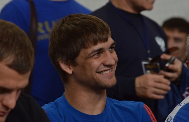 На Чемпионате России Чехиркин снялся из-за травмы, Курамагомедов в 1/8 финала
